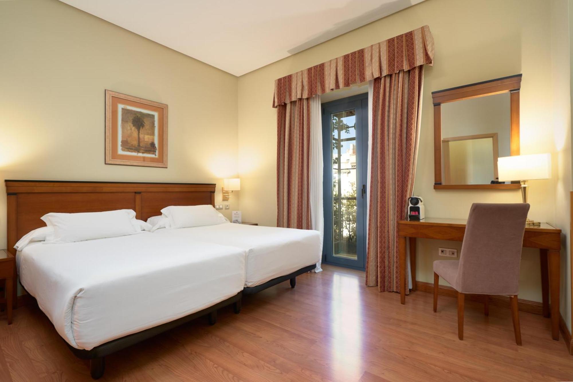 Hotel Becquer 4*